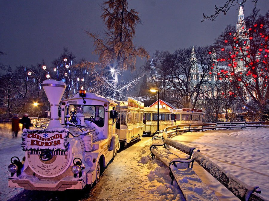 Christmas market Vienna | Christmas markets in Austria | Christmas in Vienna | Vienna Christmas market | Christmas market | Xmas markets | Best Christmas markets in Europe | Christmas markets Europe weekend breaks | Best Xmas markets | Christmas market holidays | Christmas market trips