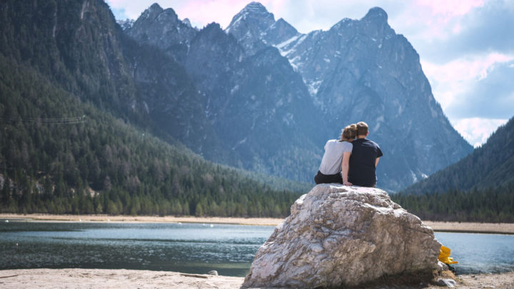 10 Romantic Yoga Retreats for Couples