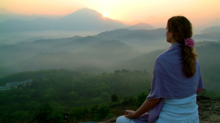 6 Eye-Opening Meditation Retreats in India (2022)